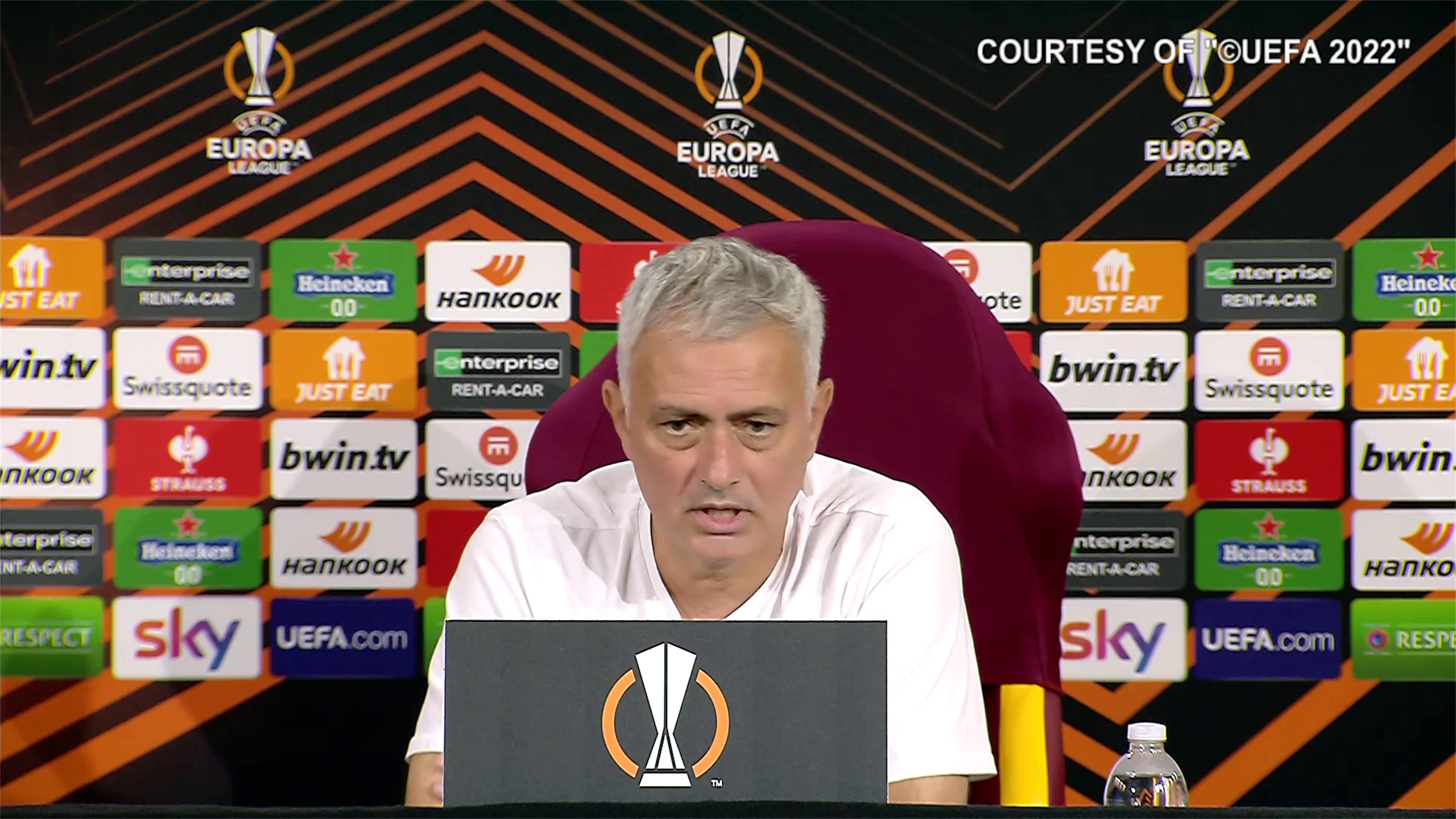 Mourinho: "Non vogliamo andare in Conference League: vogliamo i playoff"