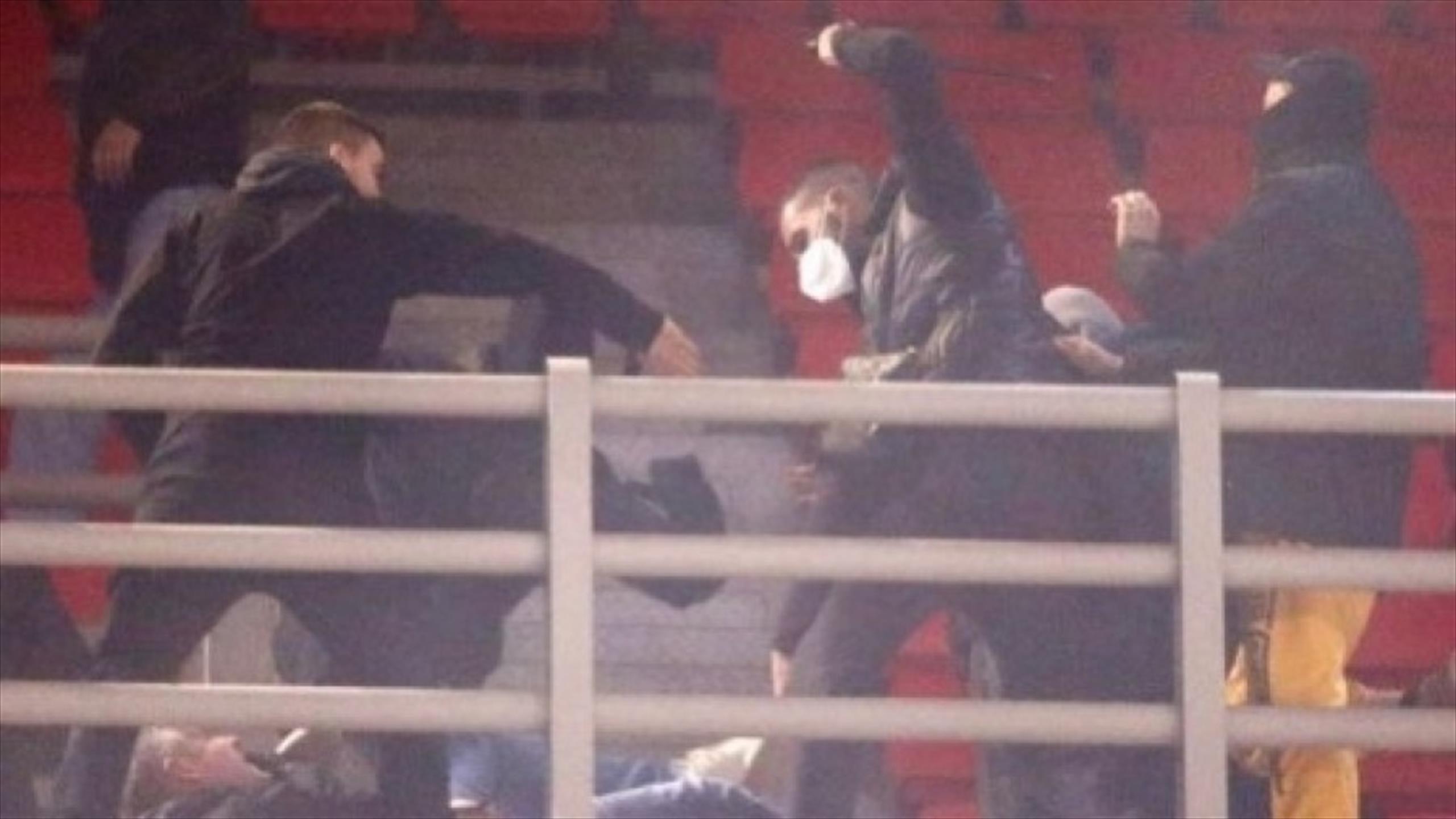 AEK-Reggio: tifosi italiani aggrediti e picchiati, ci sono feriti