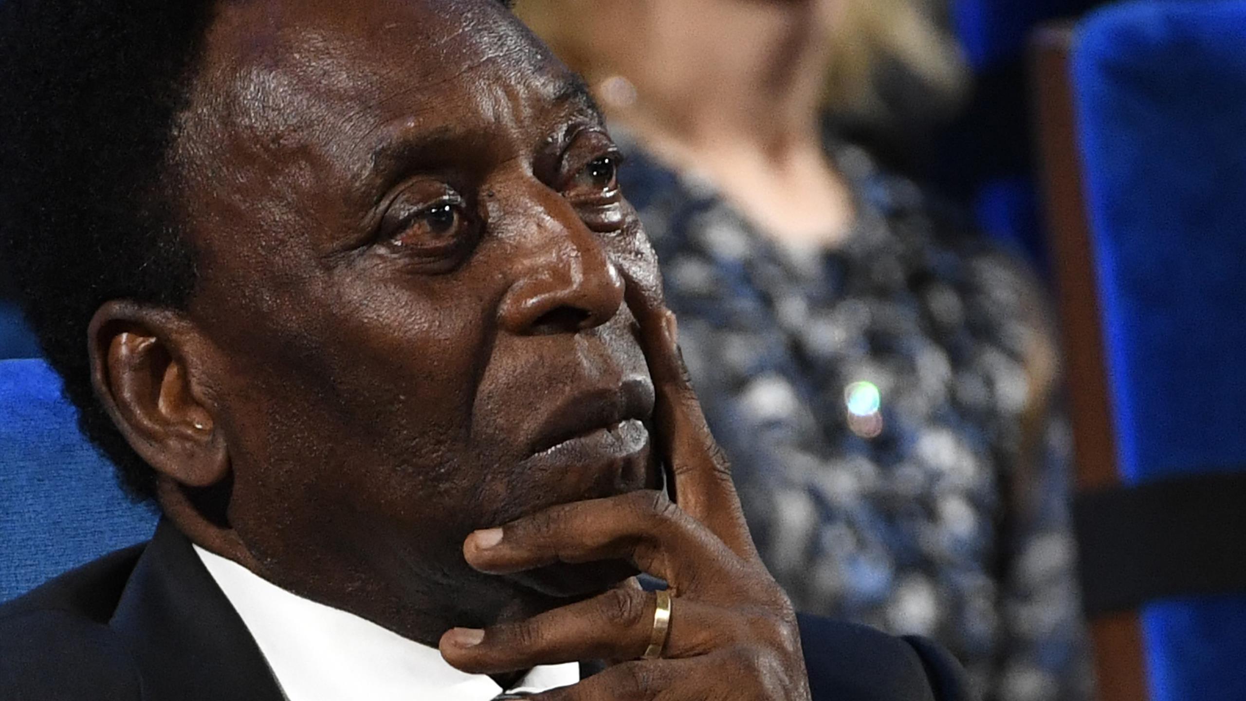 Pelé resta in ospedale ma "continua a migliorare"