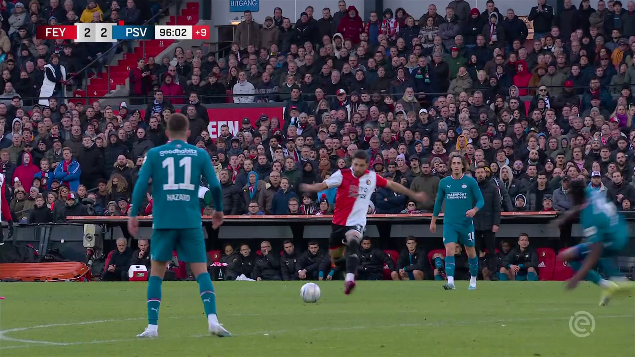Finale infuocato tra Feyenoord e PSV: Jahanbakhsh fissa il 2-2, gli highlights
