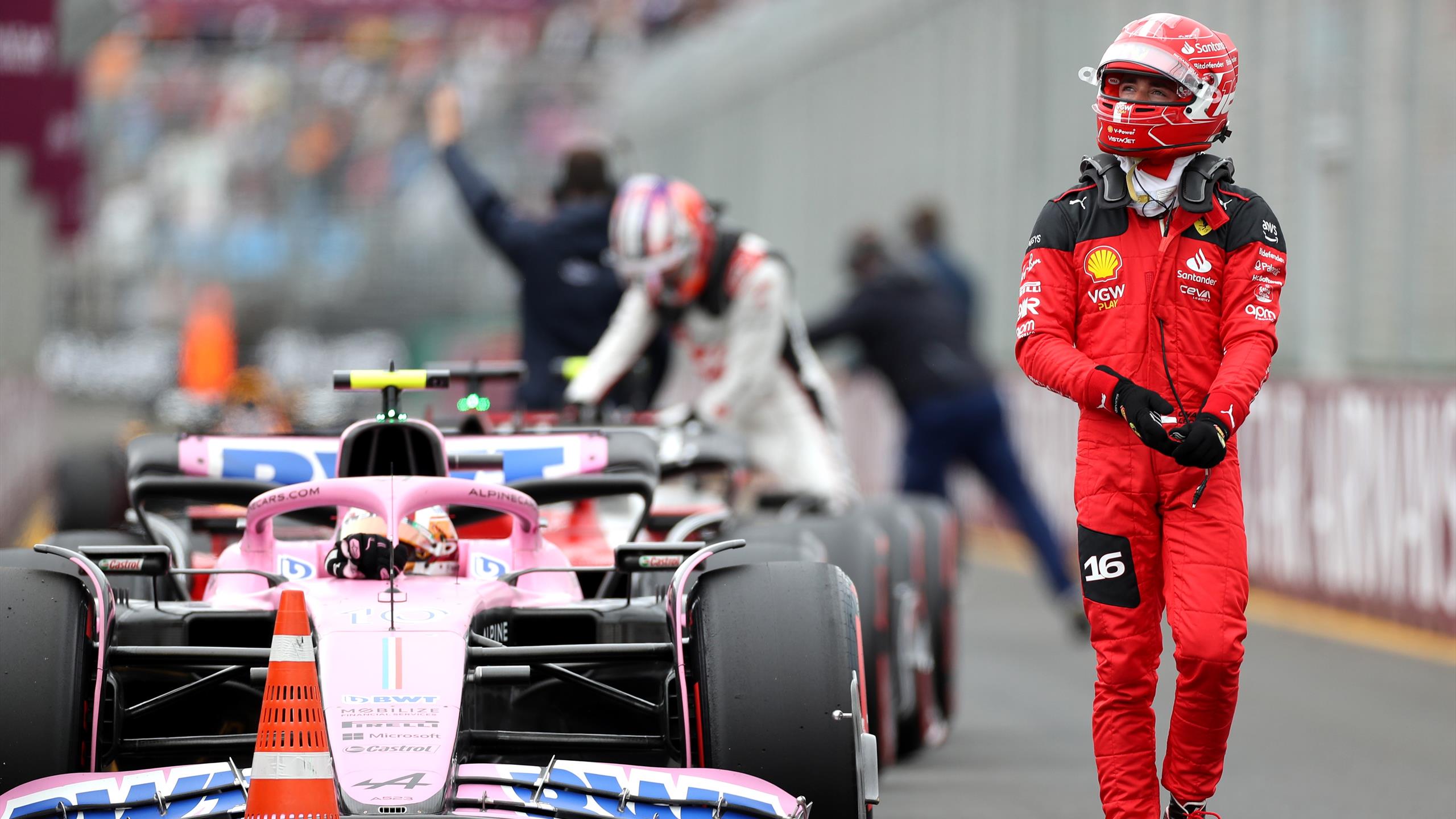 Leclerc polemico: "Avevo Sainz davanti mentre spingevo"