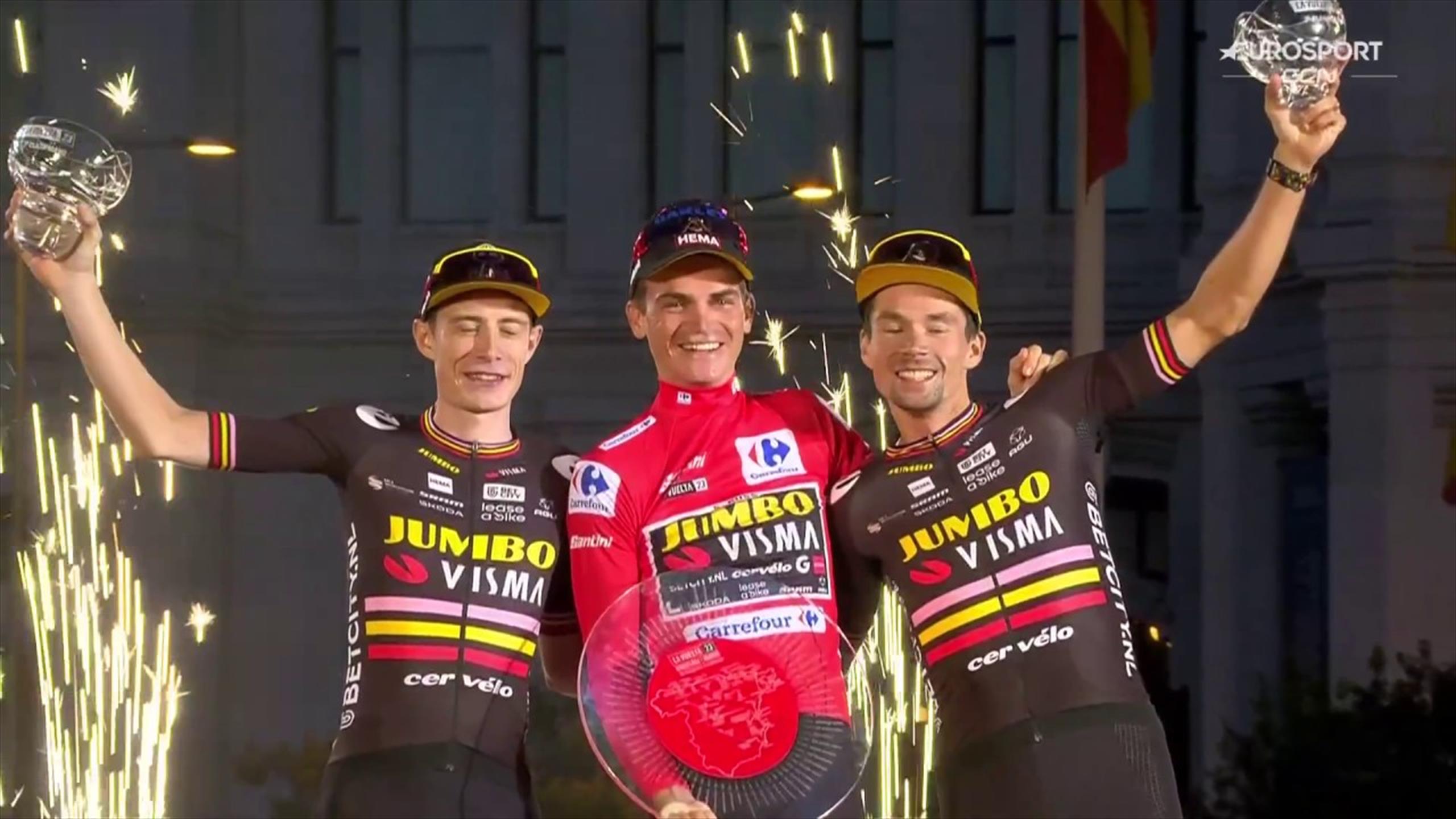 Kuss festeggia con Vingegaard e Roglic: rivivi il podio della Vuelta 2023