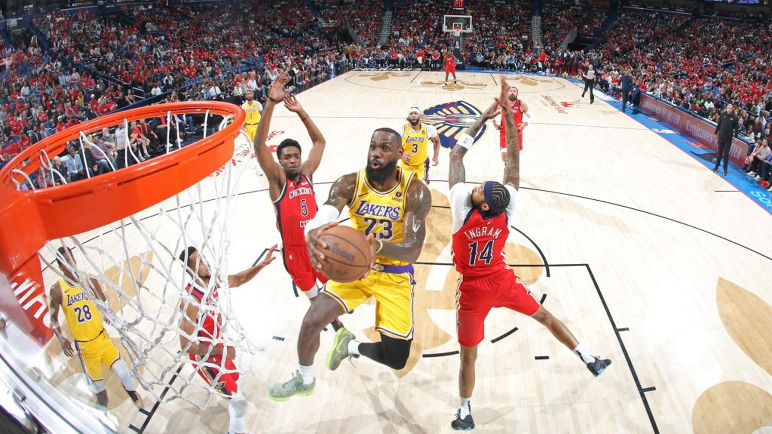 Lakers ai playoff con Denver, Sacramento elimina Golden State