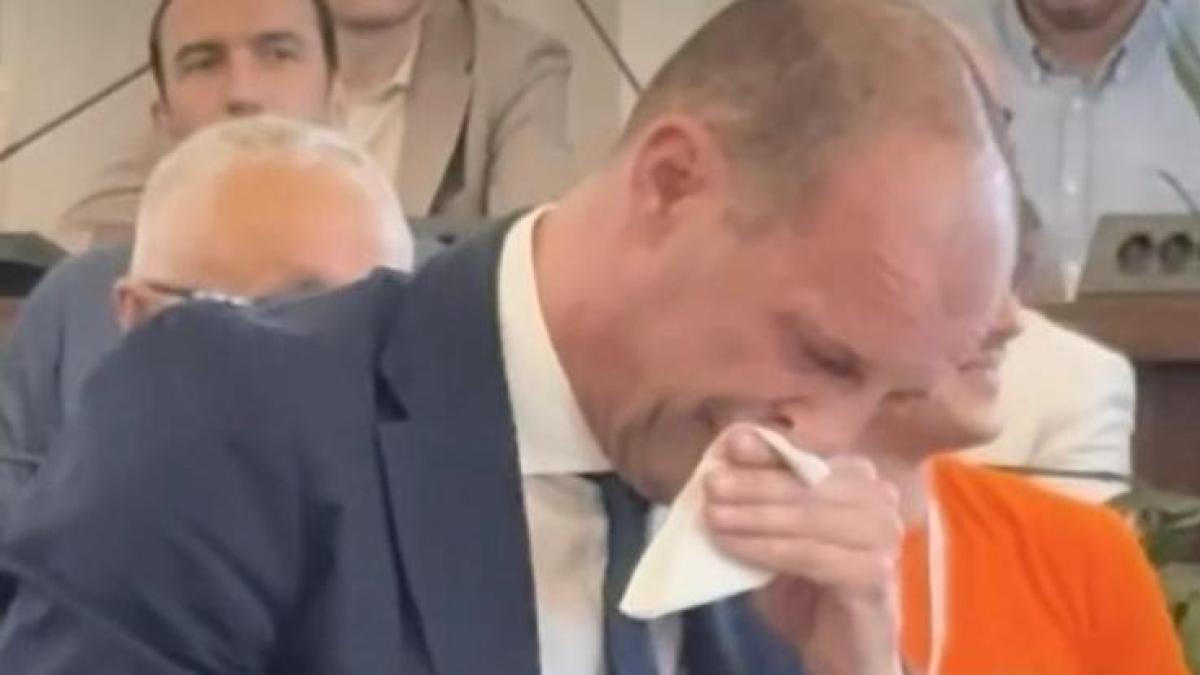 E Max piange ricordando il maestro Galeone: "Un precursore, le cose che diceva 40 anni fa sono valide oggi"