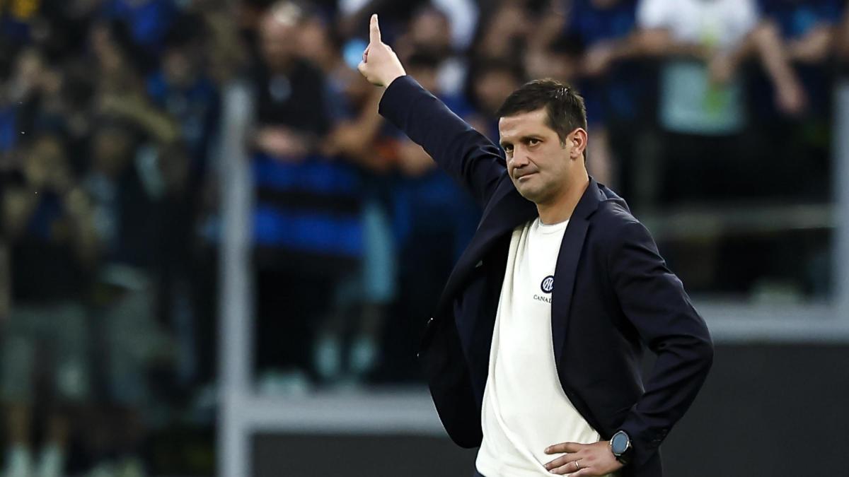 Chivu: "Se cambio modulo? Mi viene in mente il 5-5-5 di Oronzo Canà. E Mourinho…"