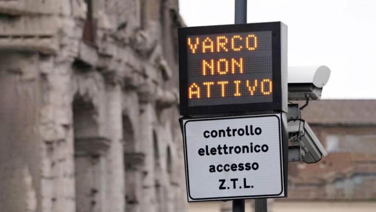 Roma Capitale ha cancellato 35 mila pass disabili gratuiti per le Ztl