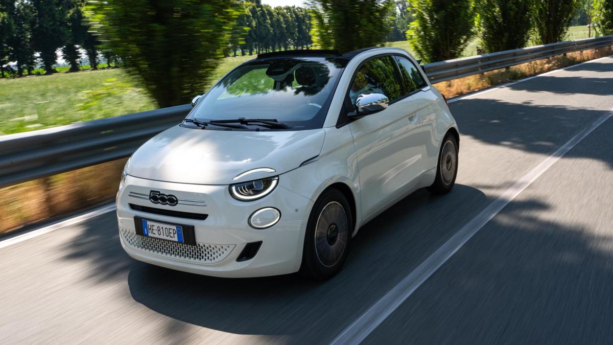 Il debutto della Fiat 500 Hybrid Cabrio Dolcevita: com'è vista da vicino