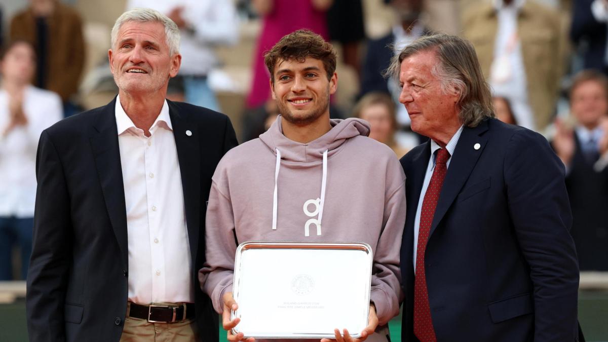 Flavio riceve il piatto d'argento da Panatta: "Le due settimane più belle, ora voglio le Atp Finals"