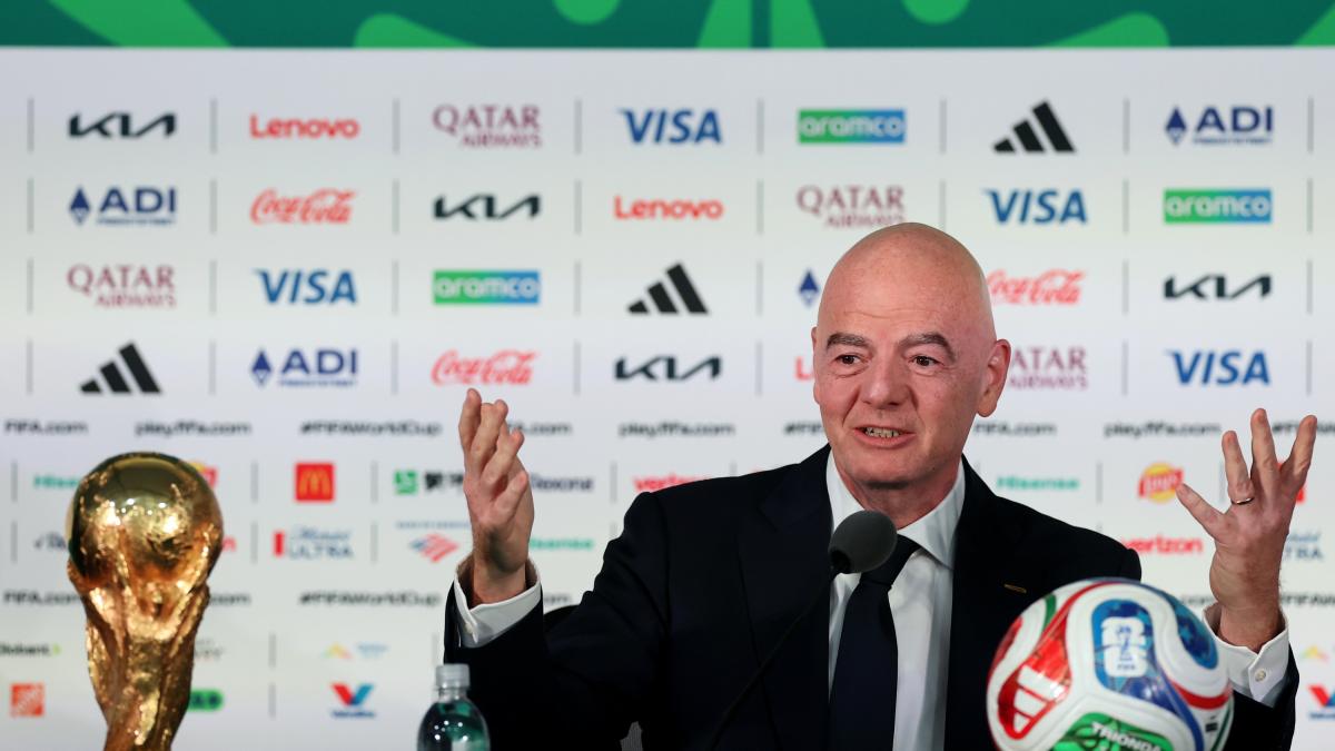 Infantino: "Felice per l'Iran, li avrei portati qui in bus. L'arbitro somalo? La Fifa non controlla tutto…"