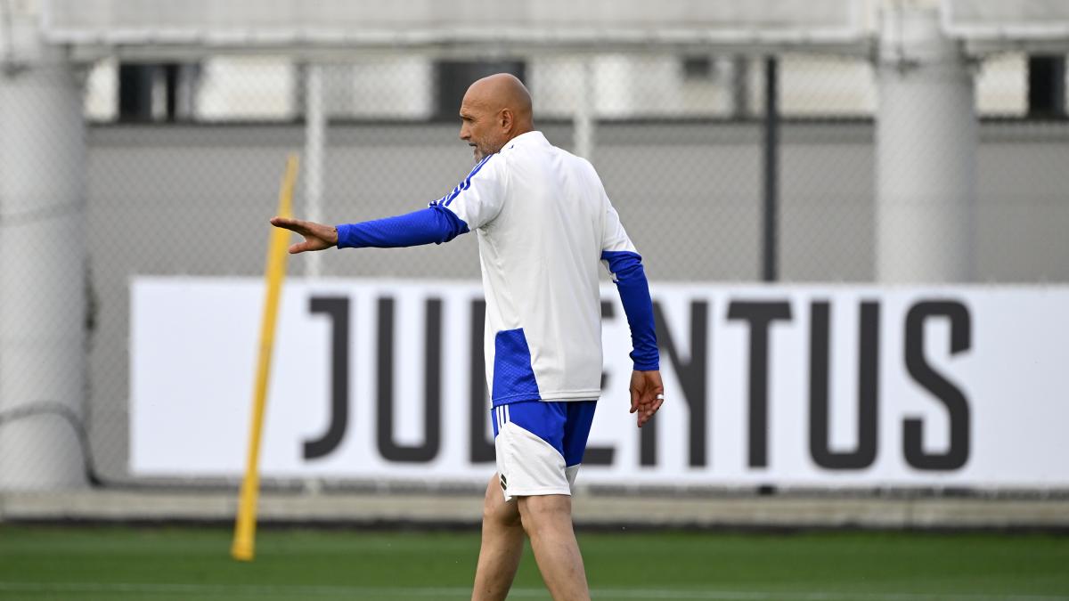 Spalletti a 40° con le maniche lunghe, vuole coprire il tatuaggio scudetto? A Napoli ne sono convinti e….
