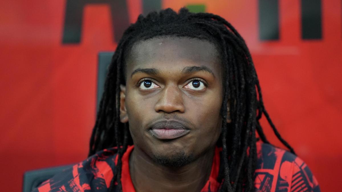 Leao prove di addio, il Fenerbahce accelera: pronti 50 milioni per il Milan, 8 all'anno al giocatore