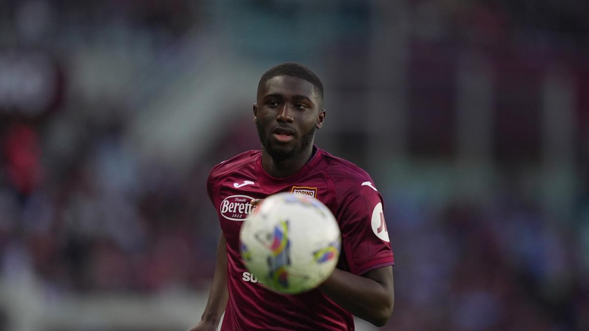 È un bel Torino in Inghilterra: Dembélé segna, Abate sorride: 1-0 in amichevole al Burnley
