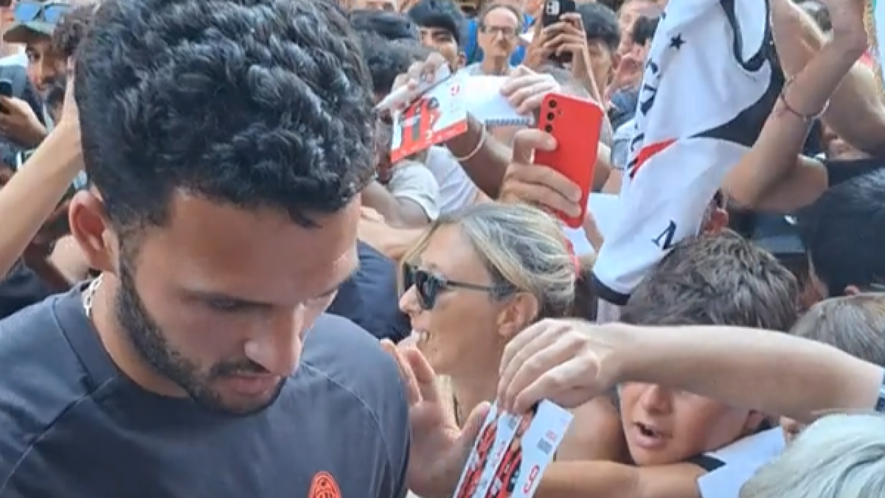 "Portaci la seconda stella": tifosi del Milan pazzi di Gonçalo Ramos