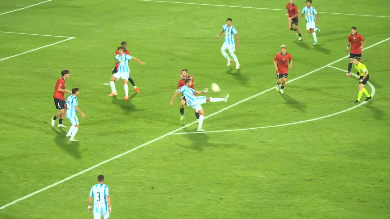 Gol dell'anno in Serie C? Pallonetto al volo da fuori area in Pescara-Gubbio