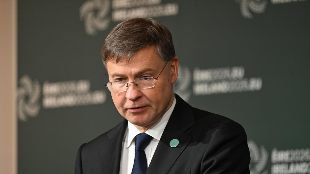 Bollo e uso dei soldi Ue. Per Dombrovskis c'è margine