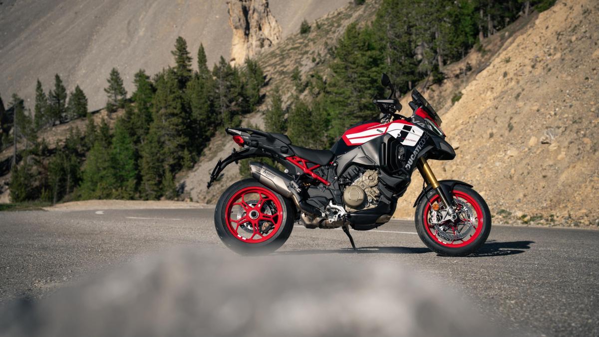 Multistrada V4 Pikes Peak: la montagna si veste da paddock
