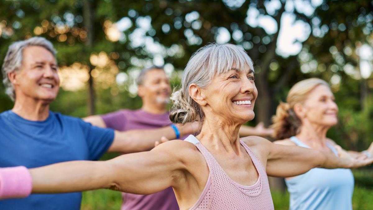 I 4 esercizi total body indispensabili per invecchiare in salute secondo gli esperti