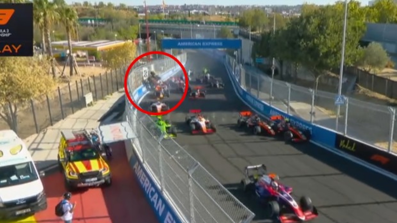 Incidente a catena clamoroso in F3: 7 macchine coinvolte e una… decolla
