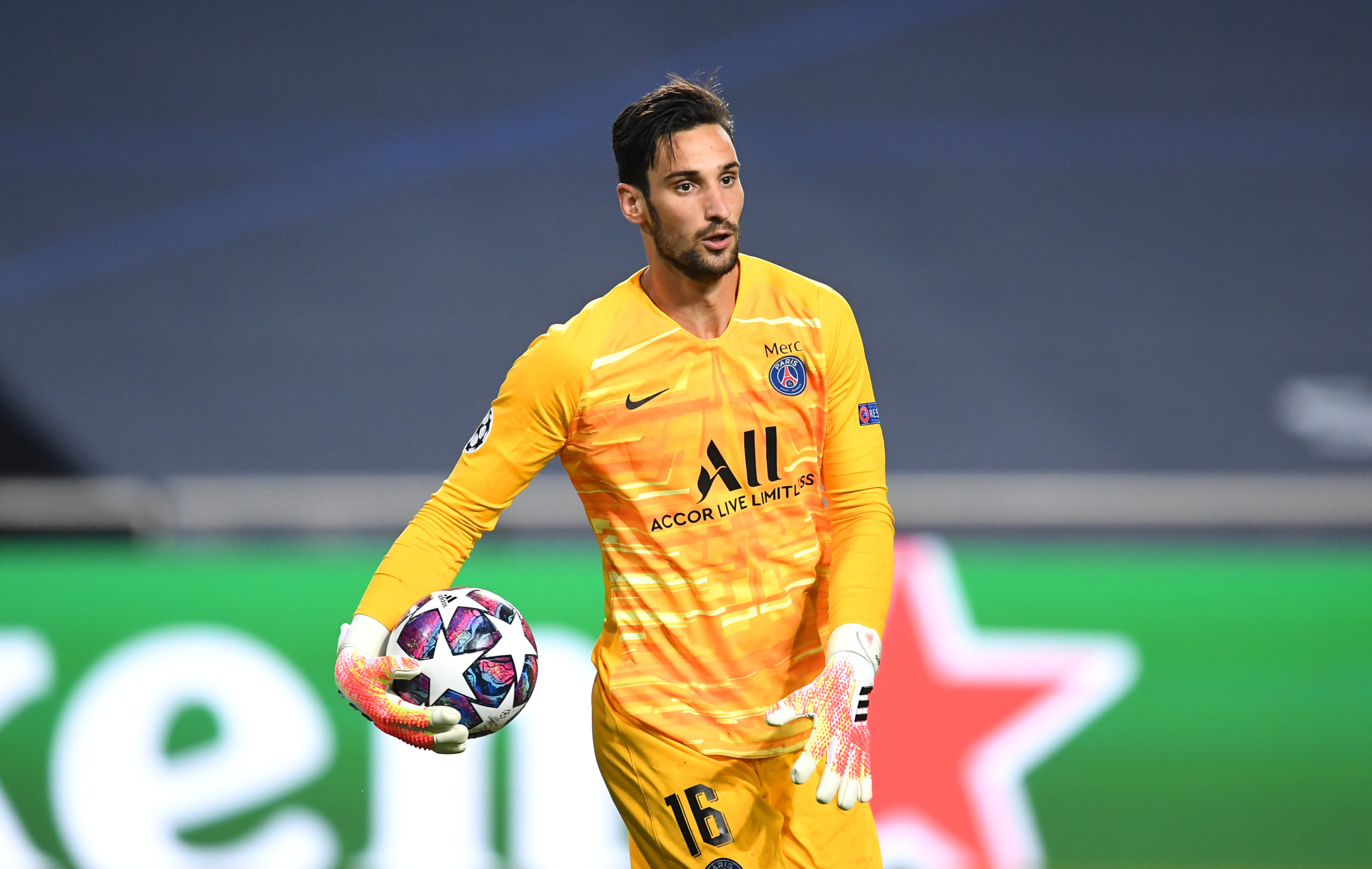 Spavento per Sergio Rico, rapina nella villa di Siviglia: la famiglia si chiude in una stanza