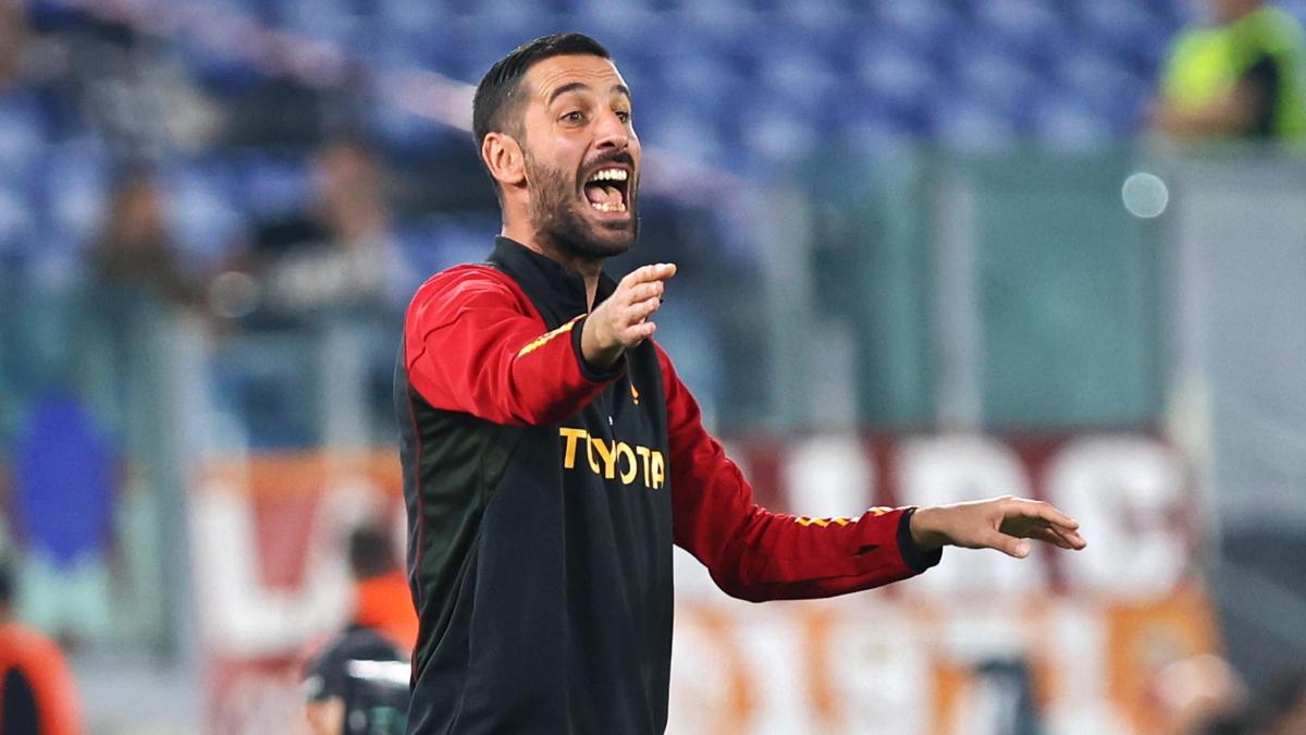Ricordate Foti, il vice Mou che litigava con tutti? Minaccia un arbitro e becca 4 mesi di squalifica
