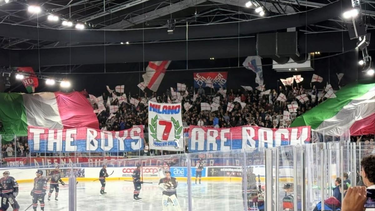 Milano, che festa la prima in Fiera: 4.000 tifosi per il ritorno dell’hockey in città