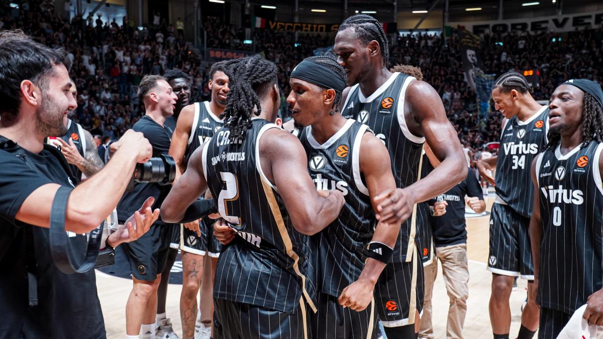 Tripla di Carr sulla sirena: impresa Virtus contro l'Olympiacos! C'è la prima vittoria