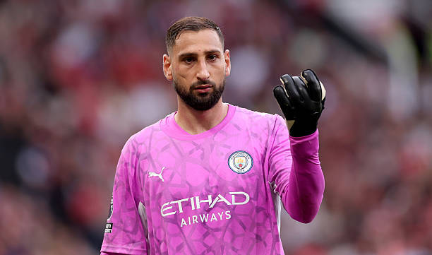 Tifoso provoca Donnarumma ad Anfield: "Imbroglione". Gigio si ferma e lo affronta